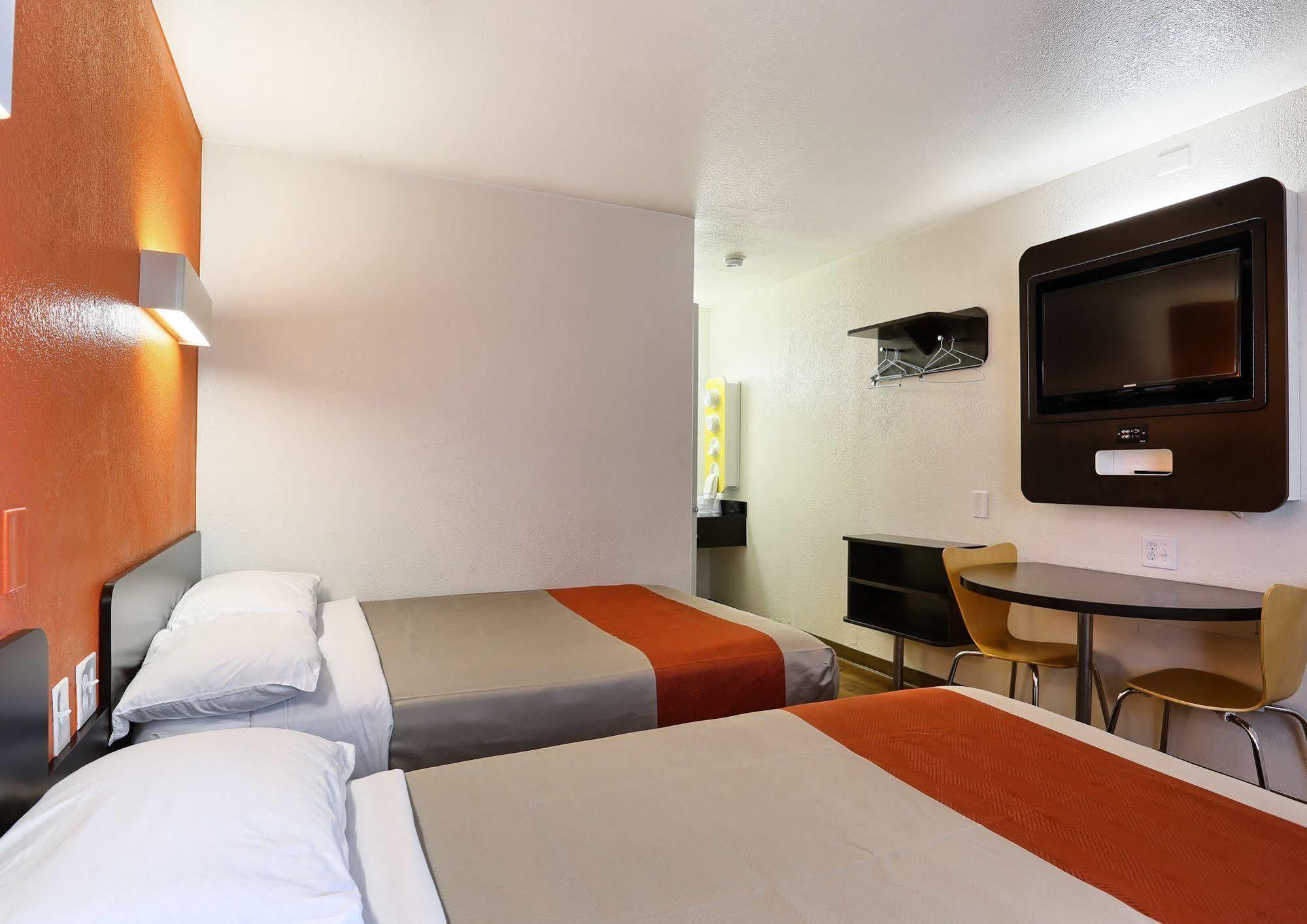 Park Inn By Radisson Walnut Creek Exterior photo