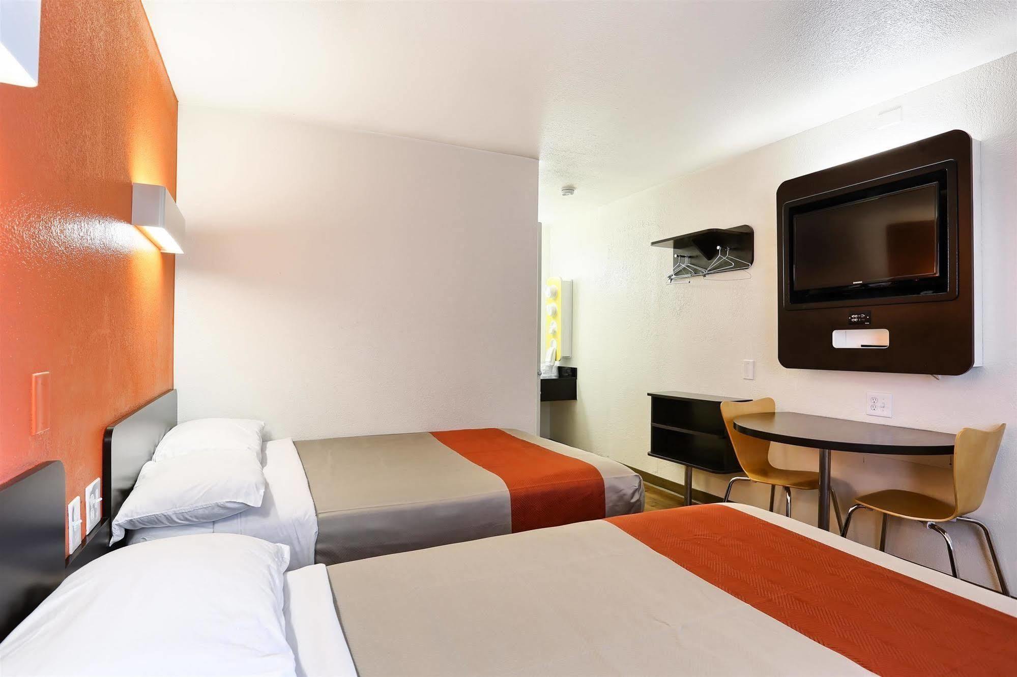 Park Inn By Radisson Walnut Creek Exterior photo